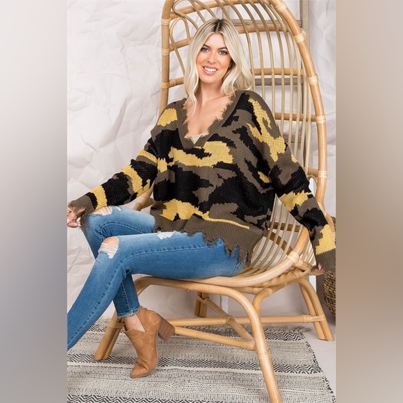 OLIVE MUSTARD BLACK CAMOUFLAGE PRINT LONG SLEEVE FRAYED KNIT SWEATER - Picture 4 of 8